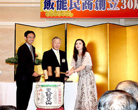 �ʐ^�F��ʁE�є\���古�H��̑n���L�O�̂ǂ��ɎQ��