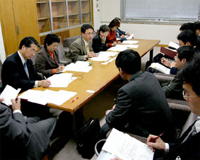 �h�q���̒S���ҁi�E��j�ɗv������