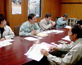 ����J�s���H��c���ŏ��X�̔�Q�󋵂Ȃǂ𕷂�����c���i���[�j�灁23���A����J�s