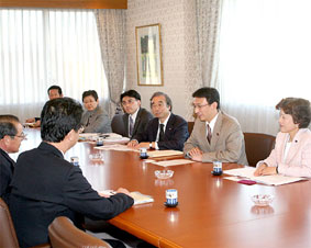 �u���K���[���v��v�Ȃǂŏ�z��s�����ƍ��k