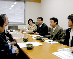 ���q�����ʐM���i��ʁj�̊�n��t���Ő����󂯂�