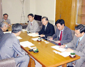 ������ƉƓ��F��S�����c��̑�\����u2006�N�x���̐���ɑ΂��钆����ƉƂ̗v�]�E�񌾁v���󂯂č��k