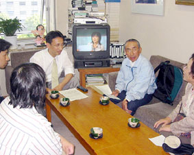 ��Ð����������܂̑�\����u2005�N�x���{�\�Z�Ă����������E�Љ�ۏ�^�ɕҐ����邱�Ɓv�Ȃǂ����߂�v�����󂯁A���k