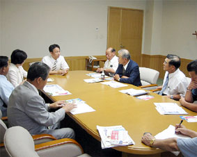 �Ȗ؁E�F�꒬�̕ێ�n�T���c��Ƌ��Y�}�{���ō��k�^�����͂����_���A�����m�肽��