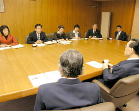 �����s��(��O�E)�Ǝ��򏕖�(����)����Ή���Ȃǂ𕷂�