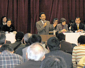 �}��錧�ψ���̉�c�ł�������