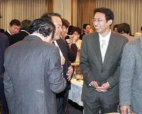 �Q���҂��ꂽ���X�Ɗ��k