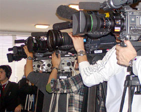 �����̃e���r��ނ�