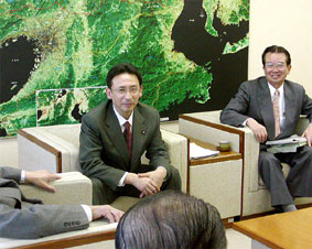 �c�������E�T�R�s������T�R�H����߂���󋵂𕷂�