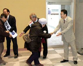 �Q�n�E�݂Ȃ��ݒ��c�I�Ɍ�����������ői��