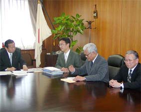 �o�r�d���^�S�����H�c�̘A����̌��ɓ���