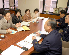 �u�s�����v���i�v�@�ĂŁA��̐؂艺�����_���Ă�����h�̏󋵂𕷂���蒲��