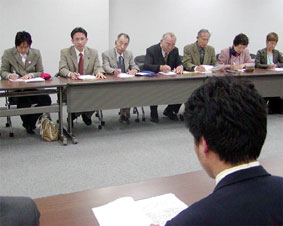 �ČR�@�P���ړ]���ň����s�ς̖h�q���ɐ\����ɓ���