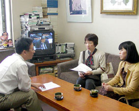 ��ʌ��̐V���{�w�l�̉�̑�\�炩��A�����{�@�́u�����v�ɔ��΂����s�����{�@�𐶂������Ƃ����Ƃ߂�v�]�������A���k