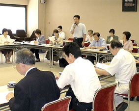 ���N�x�̐��{�ւ̗\�Z�v�]�Ȃǂō�ʌ��̊e�c�̂ƍ��k