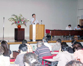 ��ʌ��̓}�����E�n���c���̍�����c�ōu��