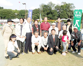 埼玉・入間市の後援会のみなさんと=5日