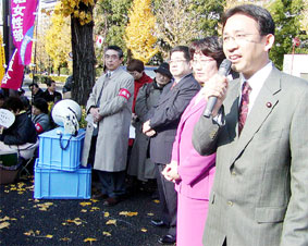 �����{�@�̈ψ���̌����s�ւ̍R�c�Ɩ{��c�ł̍̌����΂̍��荞�݂�����