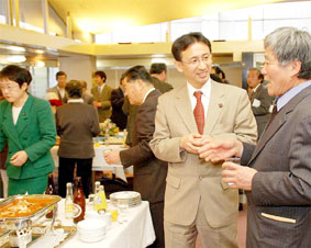 ���Z�v�V�����ŔN���̎s�c�I�ōđI���ʂ�������؊}�Ԏs�c�Ɗ��k