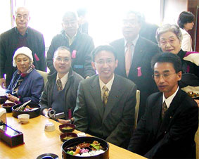 ����w�ɗ���ꂽ�A�Q�n�����c�s�B��E�x�����{���Y�}�㉇��̕��X�ƍ��e