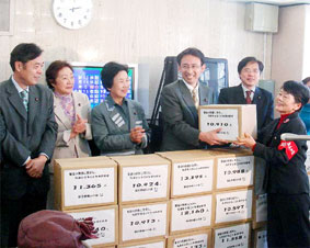 ������^�����s�ψ���̍�����35�����́u9����낤�̏����v�󂯎�范��