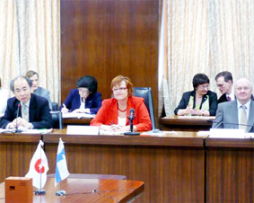 �t�B�������h�E�I�E���s�]�c��ψ�����s�̏O�@�o�Y�ϖK��ō��k