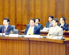 �t�B�������h�E�I�E���s�]�c��ψ�����s�̏O�@�o�Y�ϖK��ō��k