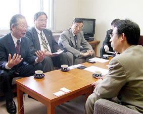 ������ƉƓ��F��S�����c��̑�\����A������ƌ��͂̐���Ȃǂ̗v�]�������A���k