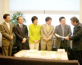 �U������̏Z���ő��Œ��~�����߁A�񑊊��@�֐\������