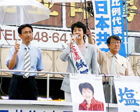 ����̉���������Ŏ��q�q�Q�@�c���ƂƂ��ɊX������