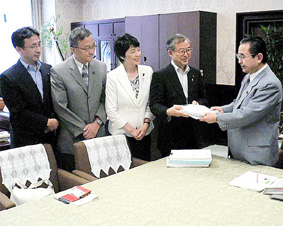 �c����������b�i�E�[�j�ɏ�������n��������킽���A�}��A���A���X�؂̊e�c��