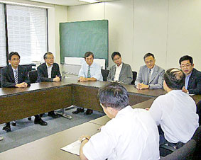 ���ݍ��ۂ̈琬�����J�Ȃɐ\������