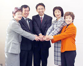 �}��錧�ψ���́u�����E�����ɂ�������v�]�𕷂���v�ɏo��