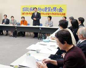 �}��錧�ψ���́u�����E�����ɂ�������v�]�𕷂���v�ɏo��