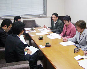 ���E�S����n�e15���́^�P���̒��~�ƌ��������Ȃǐ\������