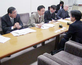 �ČR�@�P�����~�̖h�q�Ȃɐ\����