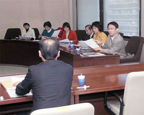 ���H��������ɂ��č�ʌ����̒S���ƍ��k