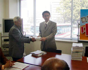 �������҈�Ð��x�̒��~�E�P��̏������󂯎��