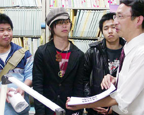 ���������Ɍ��ψ���̑�\�E�w���炩��w��l���������Ƃ߂�v���������A����