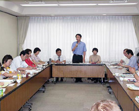 ��ʁ^���N�x�̍��̗\�Z�Ґ��ŁA�e�c�̂Ȃǂƍ��k