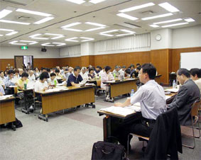 ��ʁ^�����Q�ҕ����{�݂ł̐l�ޕs�����l����V���|