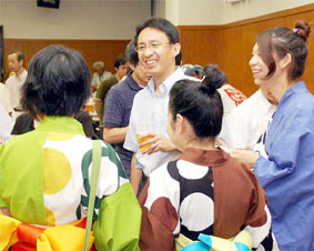 ��J�A�̃r�A�p�[�e�B�[�ŉ��t�����N��ƍ��k