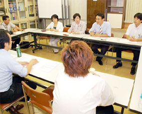 �L���m���񐳋K�J���ҘJ���j�����s�c�x���̑�\�ƍ��k