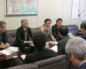 �x�m�d�H�Ƃ̔񐳋K�Ј��팸�ŌQ�n�J���ǂɐ\������