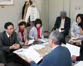 �n���[���[�N����ɗ��E�ґ��k�ɂ��ėv���^���