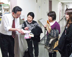 �S���ۈ�c�̘A����̍�ʌ��̑�\����ۈ琧�x�̌����E�g�[�����߂�v�����󂯍��k