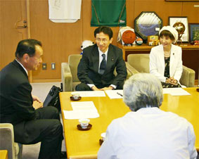 ���v�ې��ꕛ�s���i���j�ɐ\������