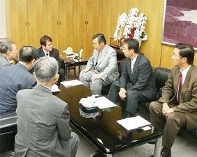 ����������b�ɃV�x���A�}���҂ւ̍��ƕ⏞�����߂�\������