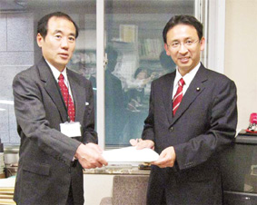 ���h�E���l�b�g���[�N�̑�\�炩����h�E���̒c�����ۏ���ō��k